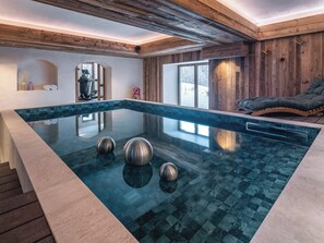 Indoor pool - Chalet des Amis in Meribel with swimming pool (Les Allues)