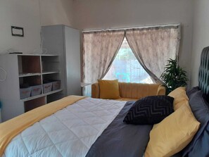 1 habitación, tabla de planchar con plancha, wifi y ropa de cama 