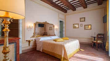 Junior Suite | In-room safe, desk, laptop workspace, free WiFi