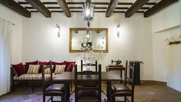 Classic Condo, Non Smoking, Balcony | Dining room