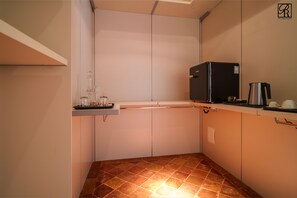 In-room safe, desk, laptop workspace, free WiFi