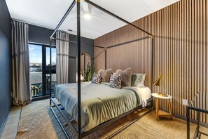 6 bedrooms, iron/ironing board, free WiFi, bed sheets