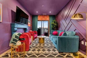 Smart TV, table tennis