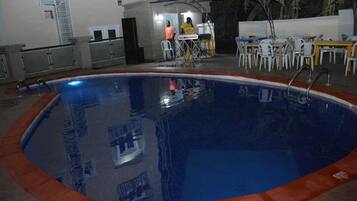 2 outdoor pools