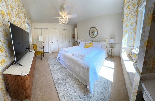 7 bedrooms, iron/ironing board, WiFi, bed sheets