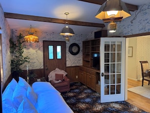 7 bedrooms, iron/ironing board, WiFi, bed sheets