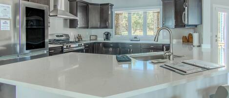 Mikroaaltouuni, uuni, liesi, astianpesukone