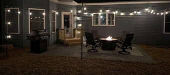 Modern Lakeside Retreat on Lake Ontario 4 bedroom/3 bath