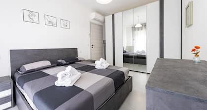 Comfortable 55 sqm apartment, able to accommodate up to 3 people, located on the second floor of a building without a lift.The property is located in Montesilvano, a few kilometers from Pescara, in a quiet residential area full of services. Furthermore,