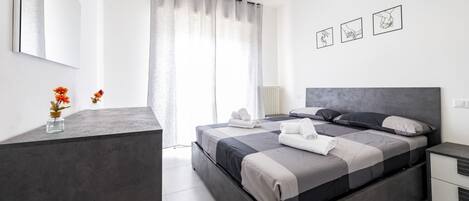 1 chambre, fer et planche Ă repasser