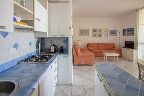 Réfrigérateur, four à micro-ondes, lave-vaisselle