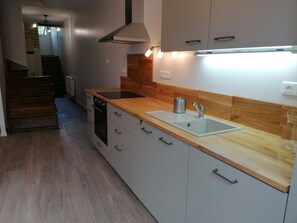 Micro-ondes, four, plaque de cuisson, lave-vaisselle