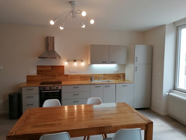Micro-ondes, four, plaque de cuisson, lave-vaisselle