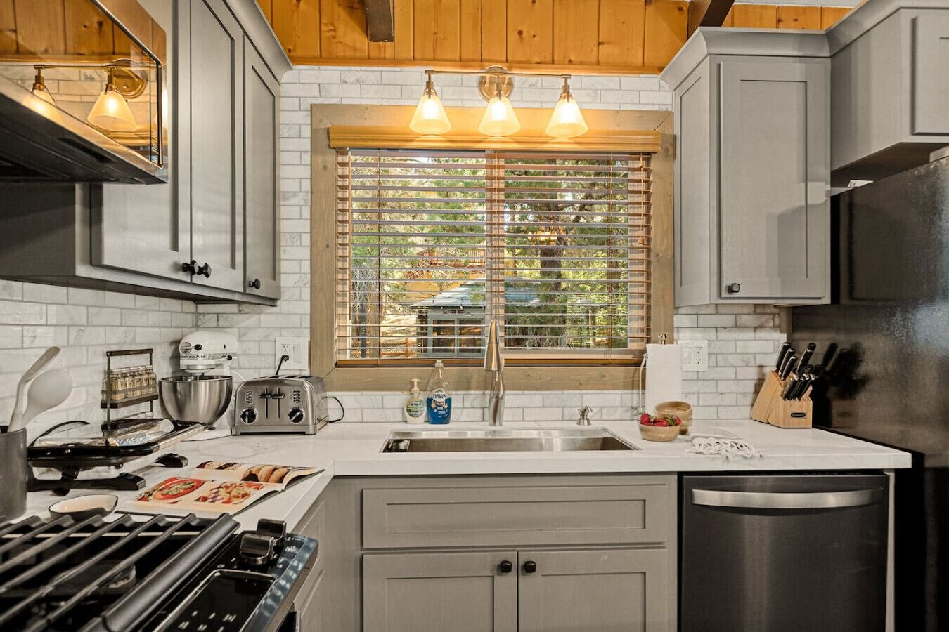 冰箱、微波炉、烤箱、炉灶