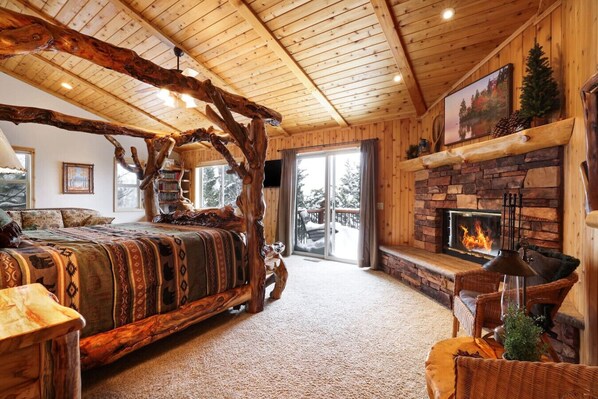 5 bedrooms, desk, iron/ironing board, free WiFi