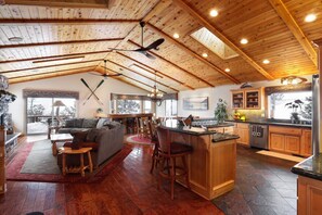 Smart TV, fireplace, table tennis, stereo