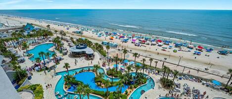 Een binnenzwembad, een verwarmd zwembad