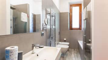 Shower, bidet, towels