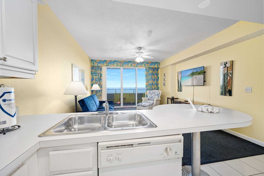 Luxury 18th Floor 1 Br Beach Condo Direct Oceanfront - Ormond Beach, FL