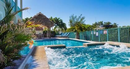 Tropical Waterfront Sombrero Beach House Private Pool, Hot Tub, Boat Dock, Pet