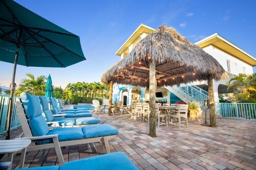 Tropical Waterfront Sombrero Beach House Private Pool, Hot Tub, Boat Dock, Pet