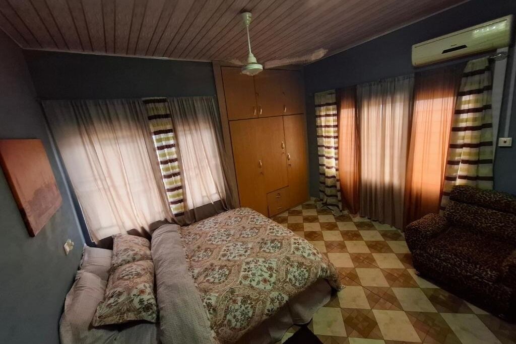 2 Schlafzimmer, Bügeleisen/Bügelbrett, Bettwäsche