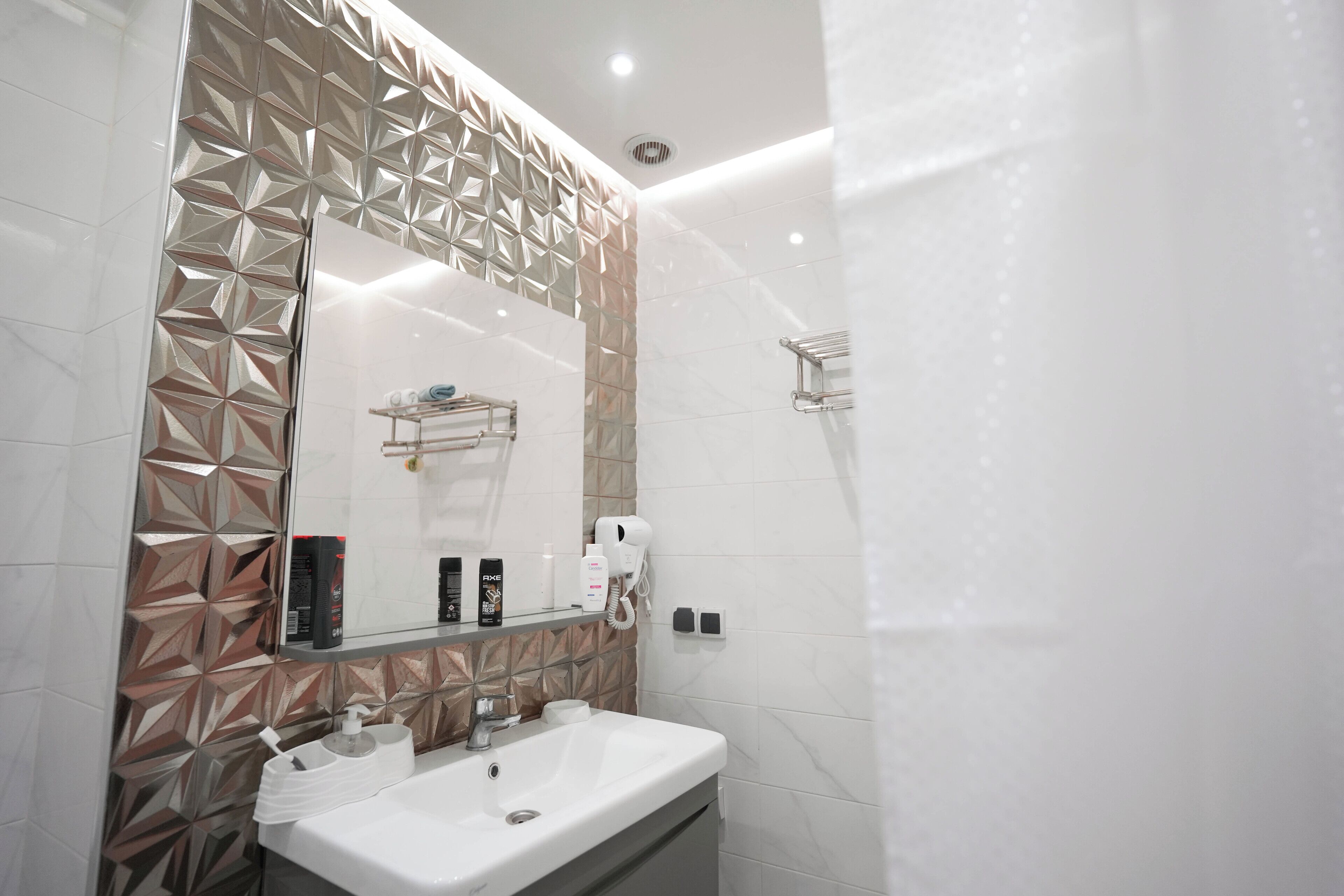 Appartement Luxe, patio, vue jardin | Salle de bain