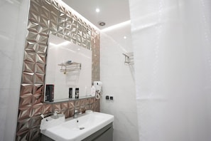 Luxury Apartment, Patio, Garden View | Bathroom