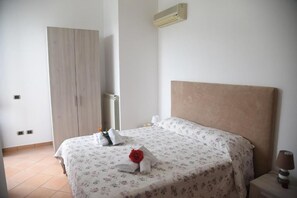 Comfort Double Room, Balcony, Garden View | In-room safe, iron/ironing board, free WiFi - Anthea Domus (Sorrento)