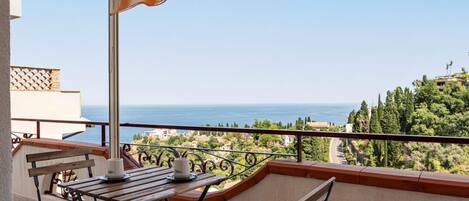 تناول الطعام بالخارج