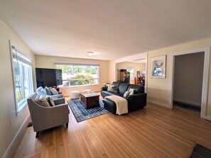 Smart TV - Rose Cottage 240 (North Bend)