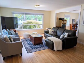 Smart TV - Rose Cottage 240 (North Bend)