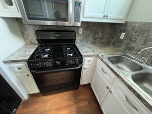 Micro-ondes, four, plaque de cuisson, lave-vaisselle