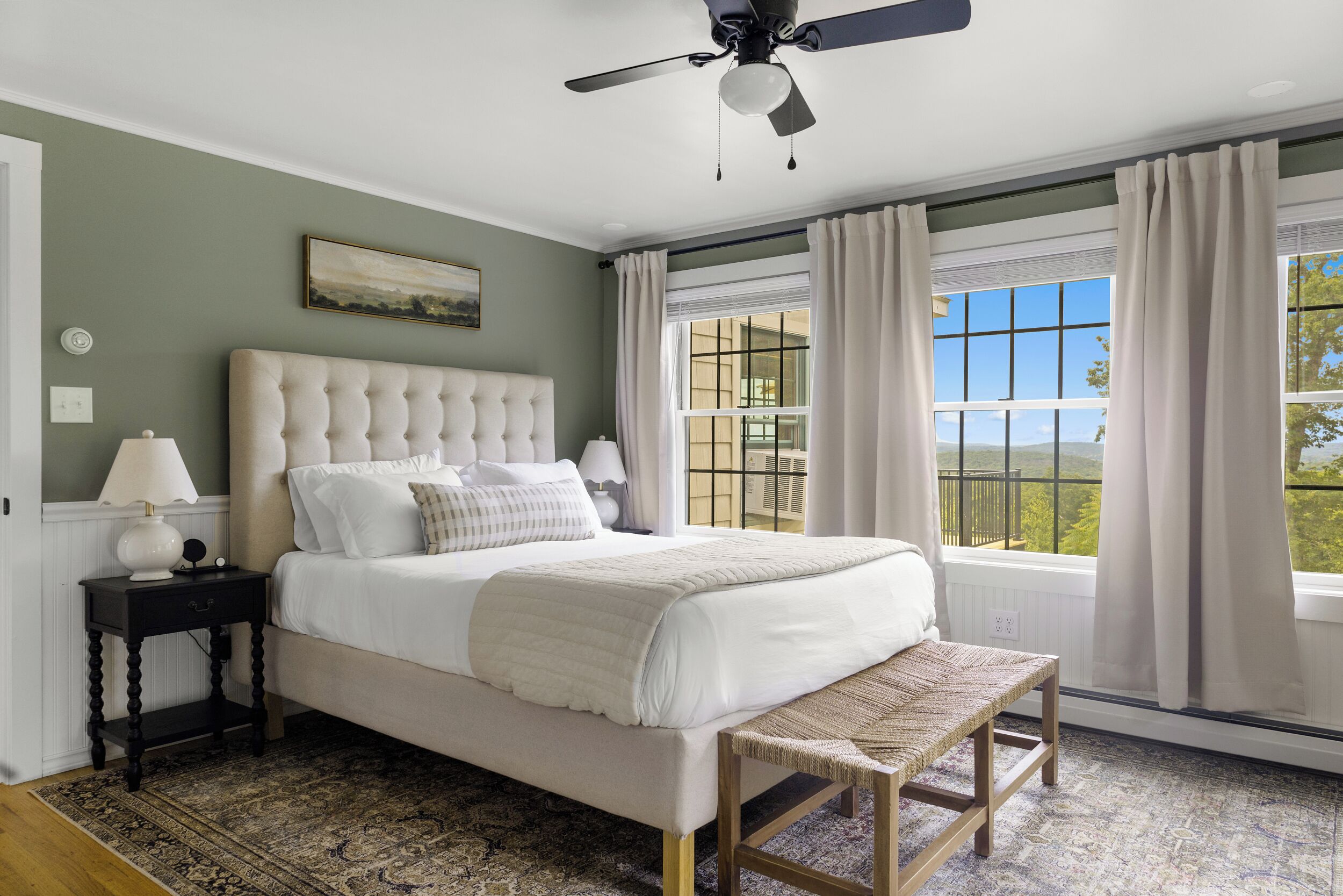 3 chambres, fer et planche à repasser, Wi-Fi, draps fournis