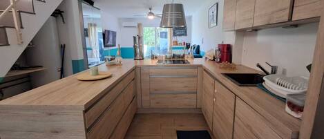 Micro-ondes, four, plaque de cuisson, lave-vaisselle