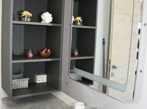 Mobile Home (Mobile Home With Terrace And Sea View) | Bathroom | Towels - Mobile Homes Allegro & Azzuro (Pakostane)