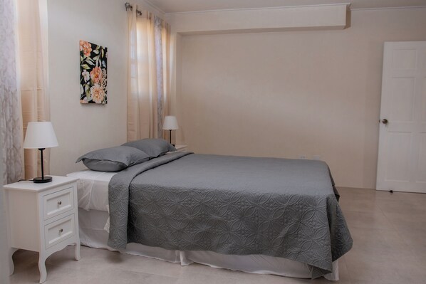 Iron/ironing board, WiFi, bed sheets