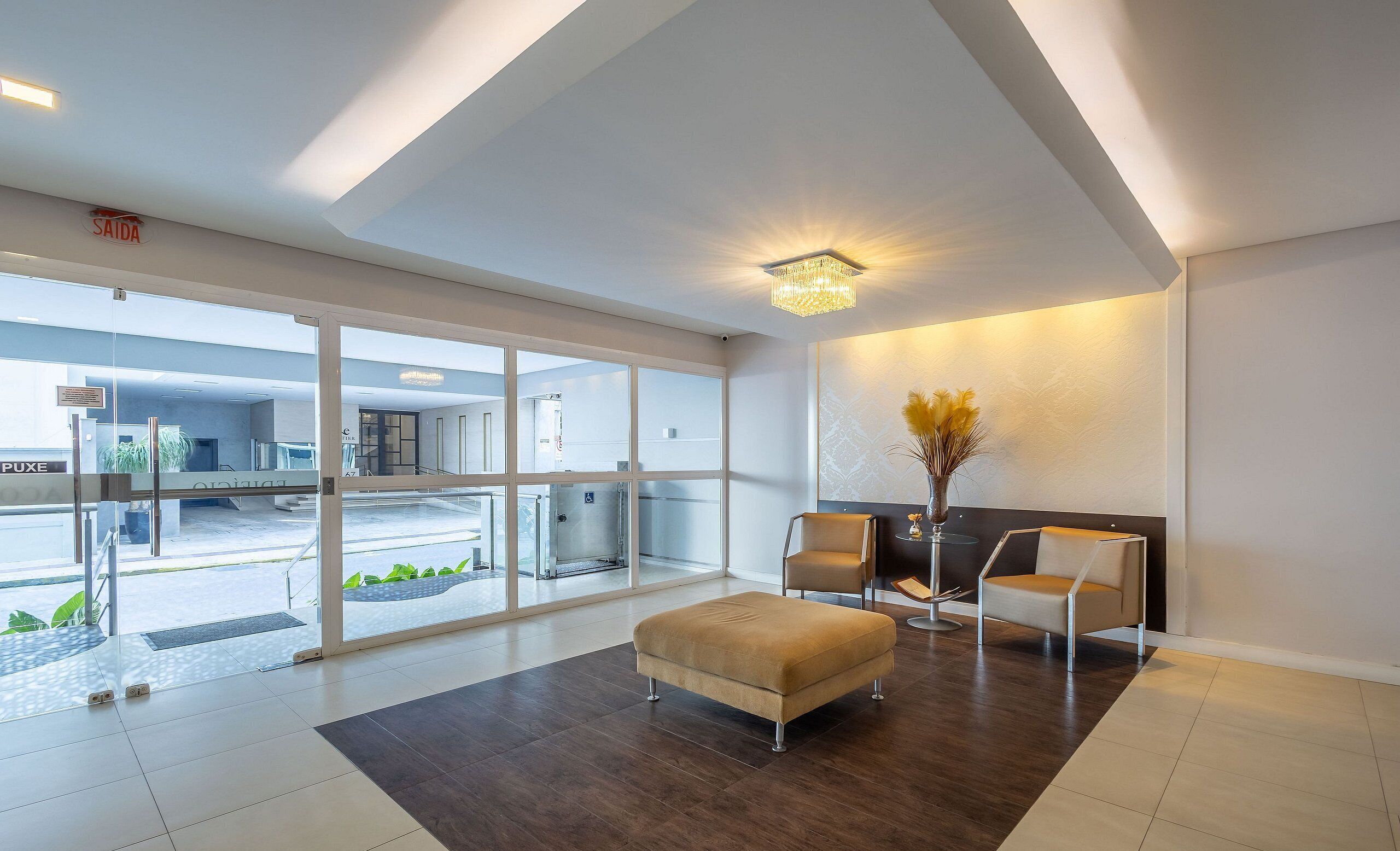 Apartamento básico | Saguão