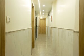 Lobby - Hotel Luxe Stay (New Delhi)