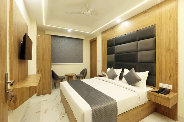 Double Room, City View | Soundproofing, free WiFi - Hotel Luxe Stay (New Delhi)