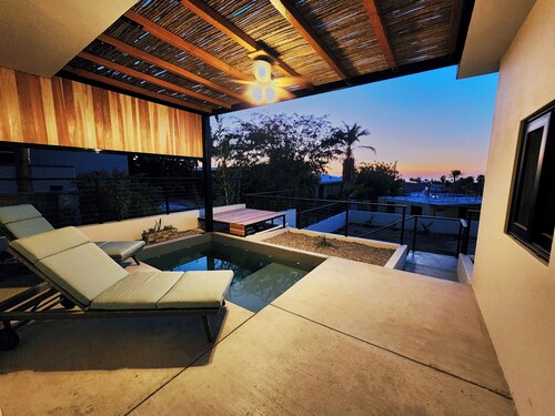 3-bedroom house. 3 block from downtown, 5 from beach. Stunning Ocean Views. Pool