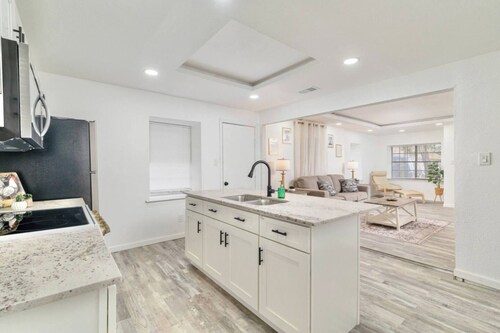 Downtown McAllen - Sleeps 10