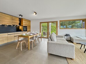TV, fireplace - Chalet Teddy - Alpin Escape in the Swiss Alps (Les Agettes)