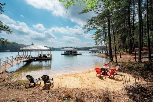 Spacious Luxury Lakefront Home w/ Hottub, & Gym Near Clemson