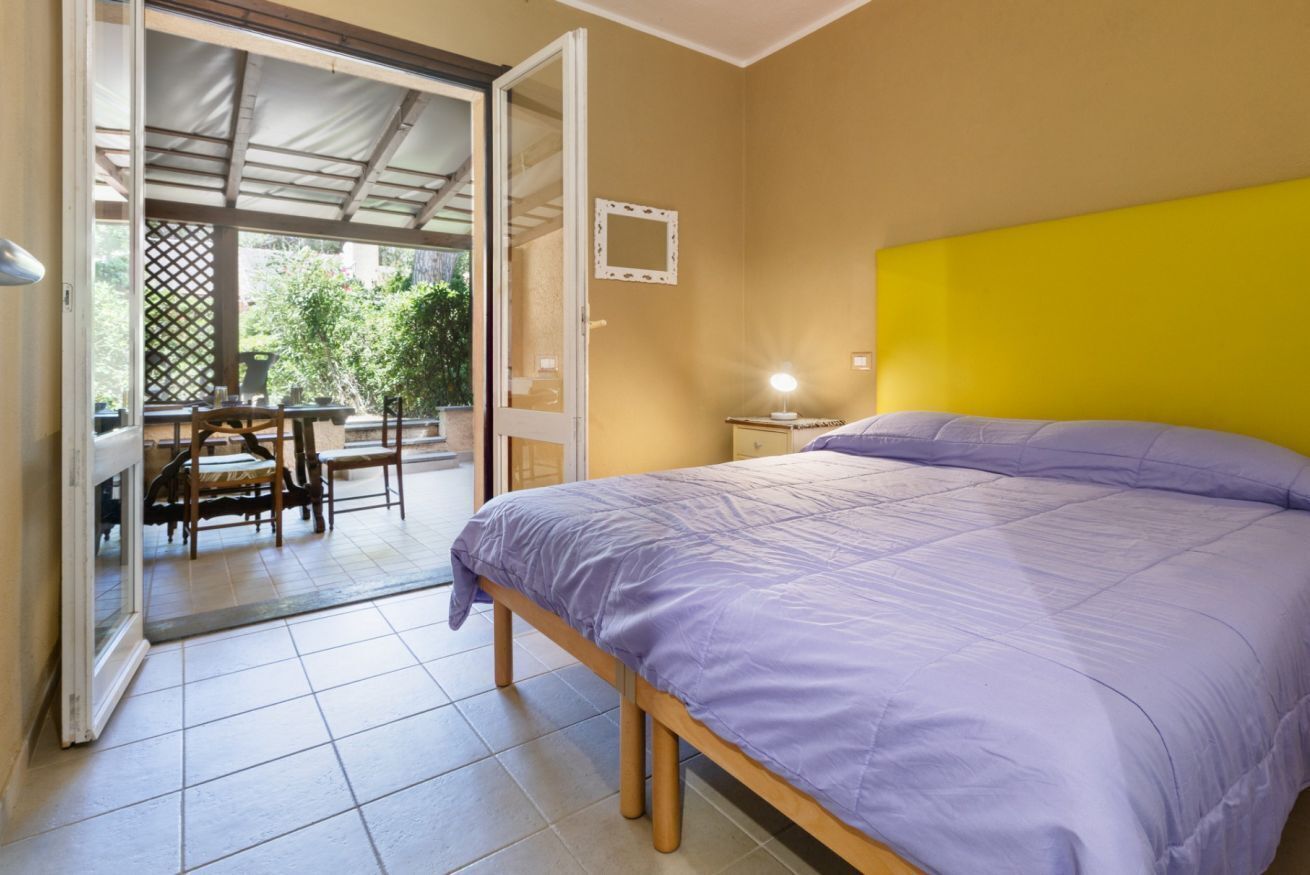 2 habitaciones y tabla de planchar con plancha 