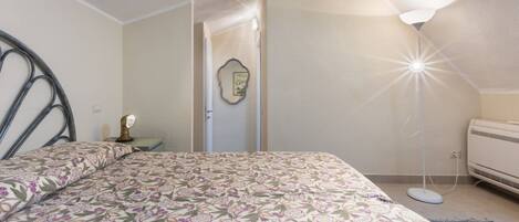 2 bedrooms, iron/ironing board