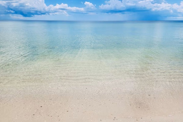 Aurinkotuoleja, rantapyyhkeitä