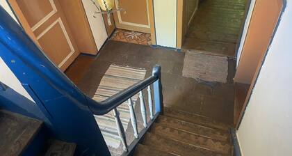 Rustic accommodation on the edge of the forest - hikers, children and cyclists welcome