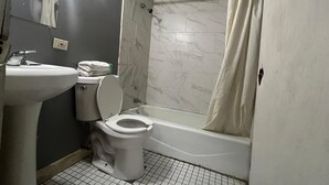 Free toiletries, towels - Capital O Empire Motel Chicago I-94 (Chicago)