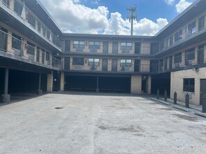 واجهة المنشأة